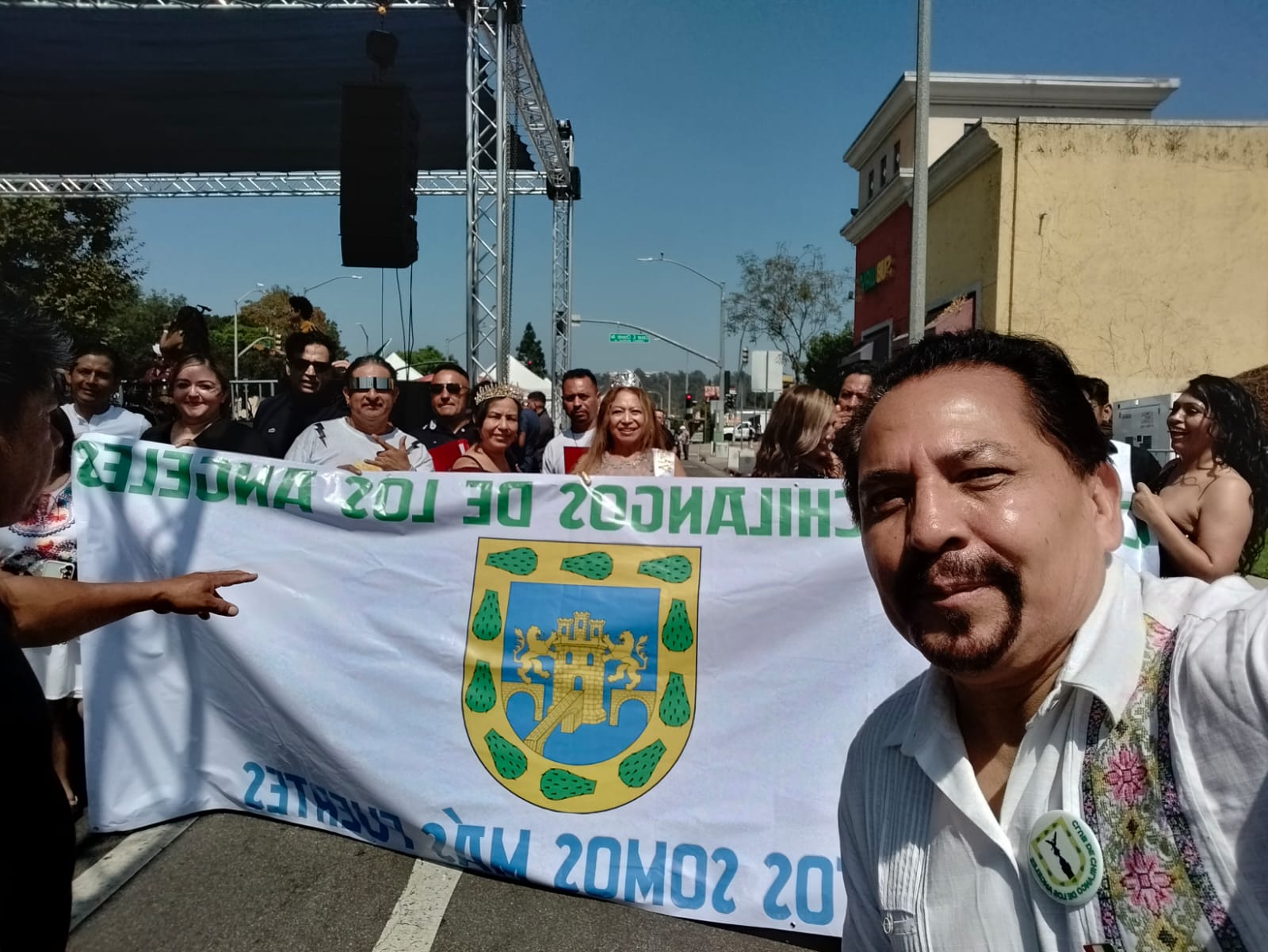 Club de Chilangos en el desfile del comité 2025. Foto 1 de 20.