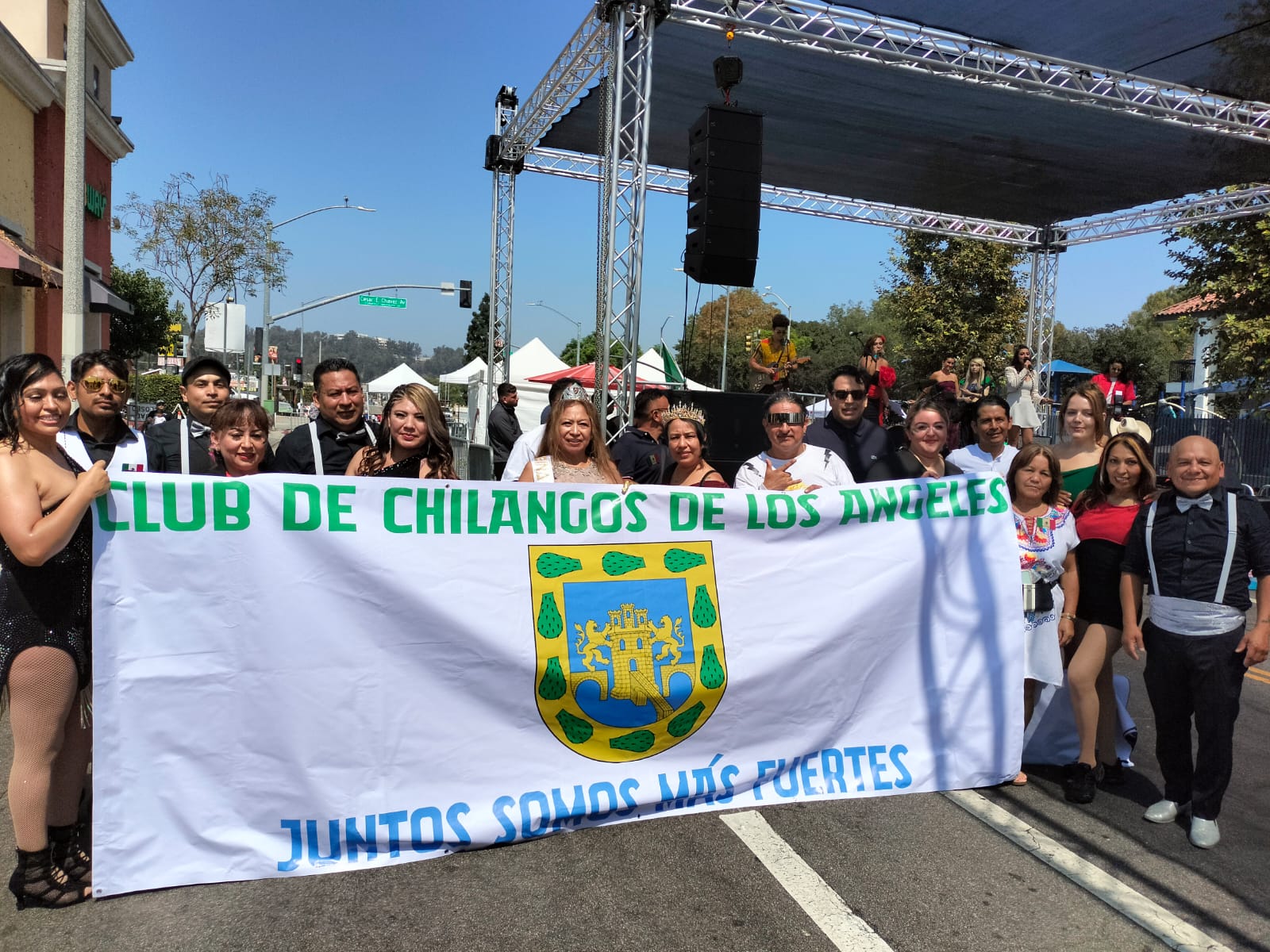 Club de Chilangos en el desfile del comité 2025. Foto 6 de 20.