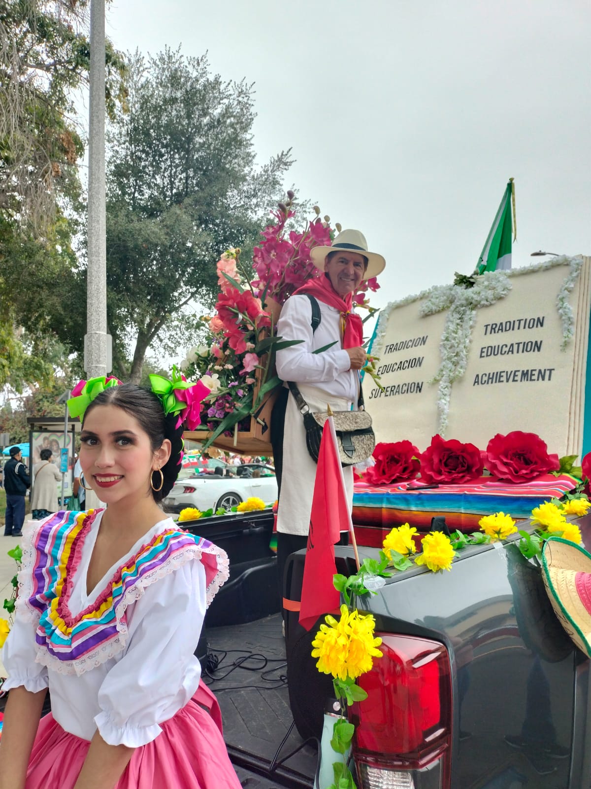 Club de Chilangos en el desfile del comité 2025. Foto 15 de 20.